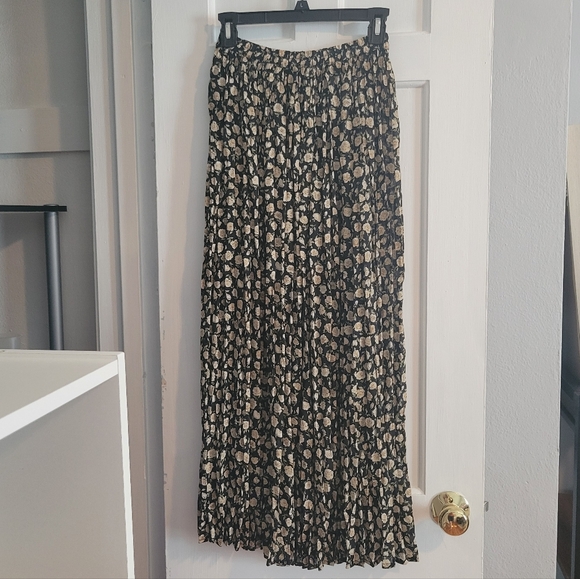 Floral Pleated Maxi Skirt - Picture 1 of 3